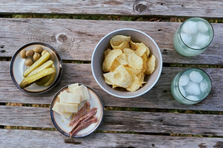 2 vasos de vermut + aceitunas + patatas chips